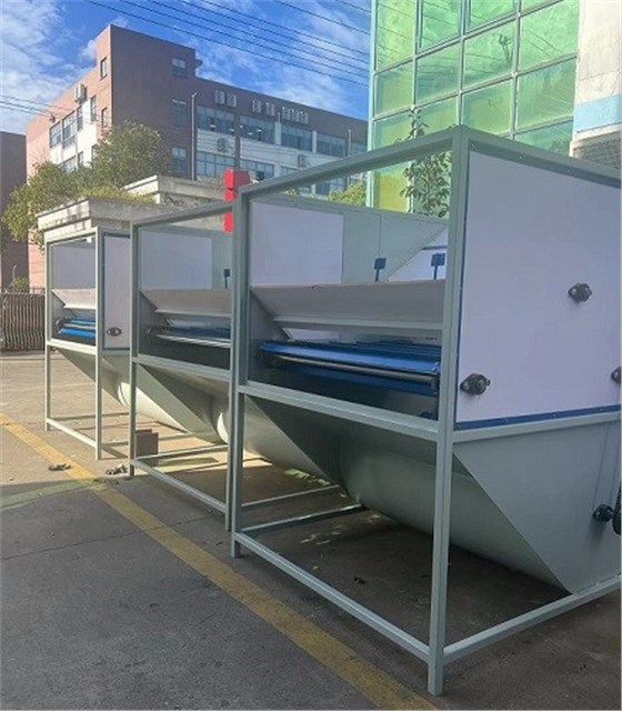 冬季送溫暖，艾思捷蝸輪減速機(jī)為羽絨服充絨機(jī)上提供動(dòng)力支持 (2).jpg
