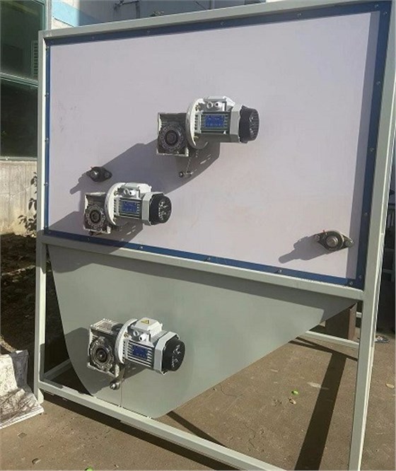冬季送溫暖，艾思捷蝸輪減速機(jī)為羽絨服充絨機(jī)上提供動(dòng)力支持.jpg
